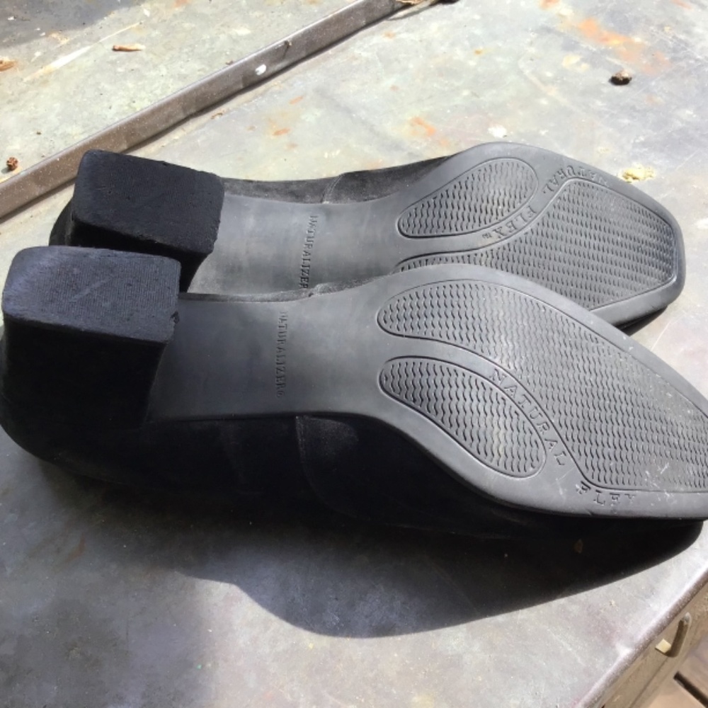 Black shoe -great base for creative makeover - Picture 3 of 4